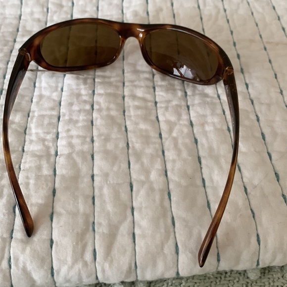 Ray-Ban women’s sunglasses tortoise shell frames - Picture 3 of 9